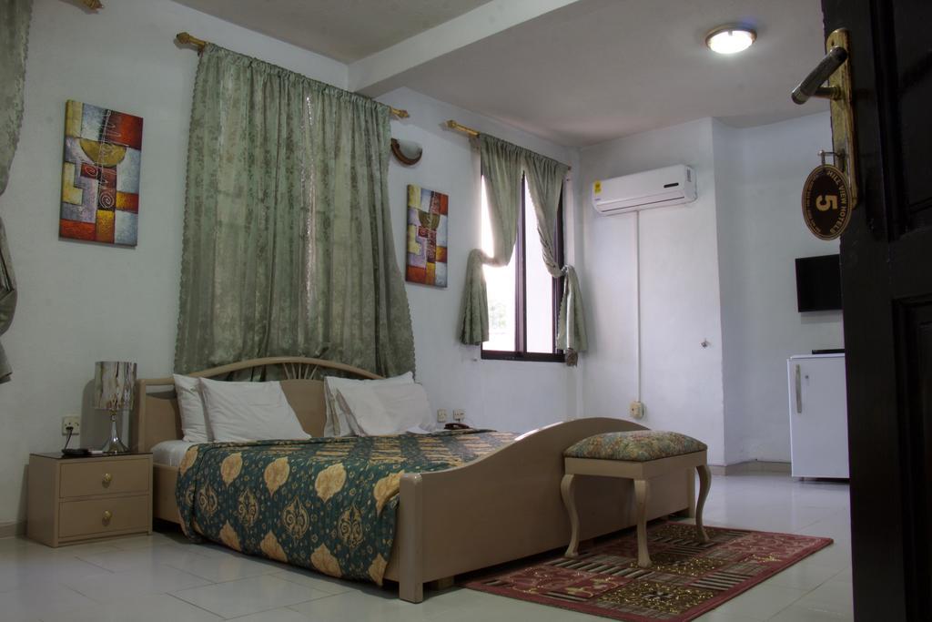 Hill View Hotel Mccarthy Hills Botianaw ภายนอก รูปภาพ