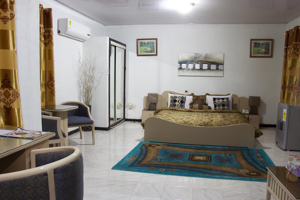Hill View Hotel Mccarthy Hills Botianaw ภายนอก รูปภาพ