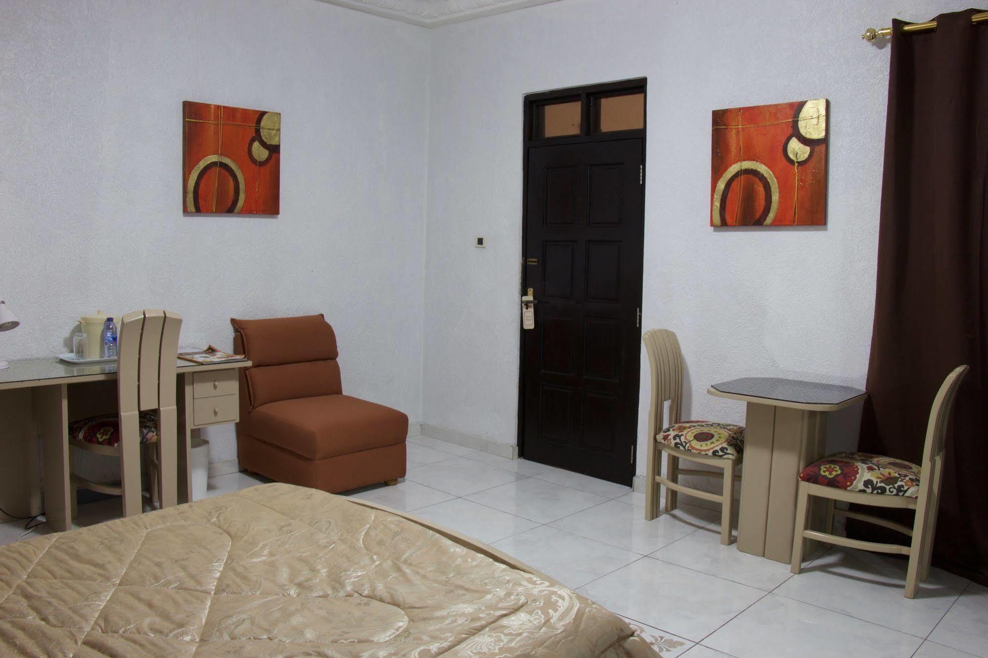 Hill View Hotel Mccarthy Hills Botianaw ภายนอก รูปภาพ