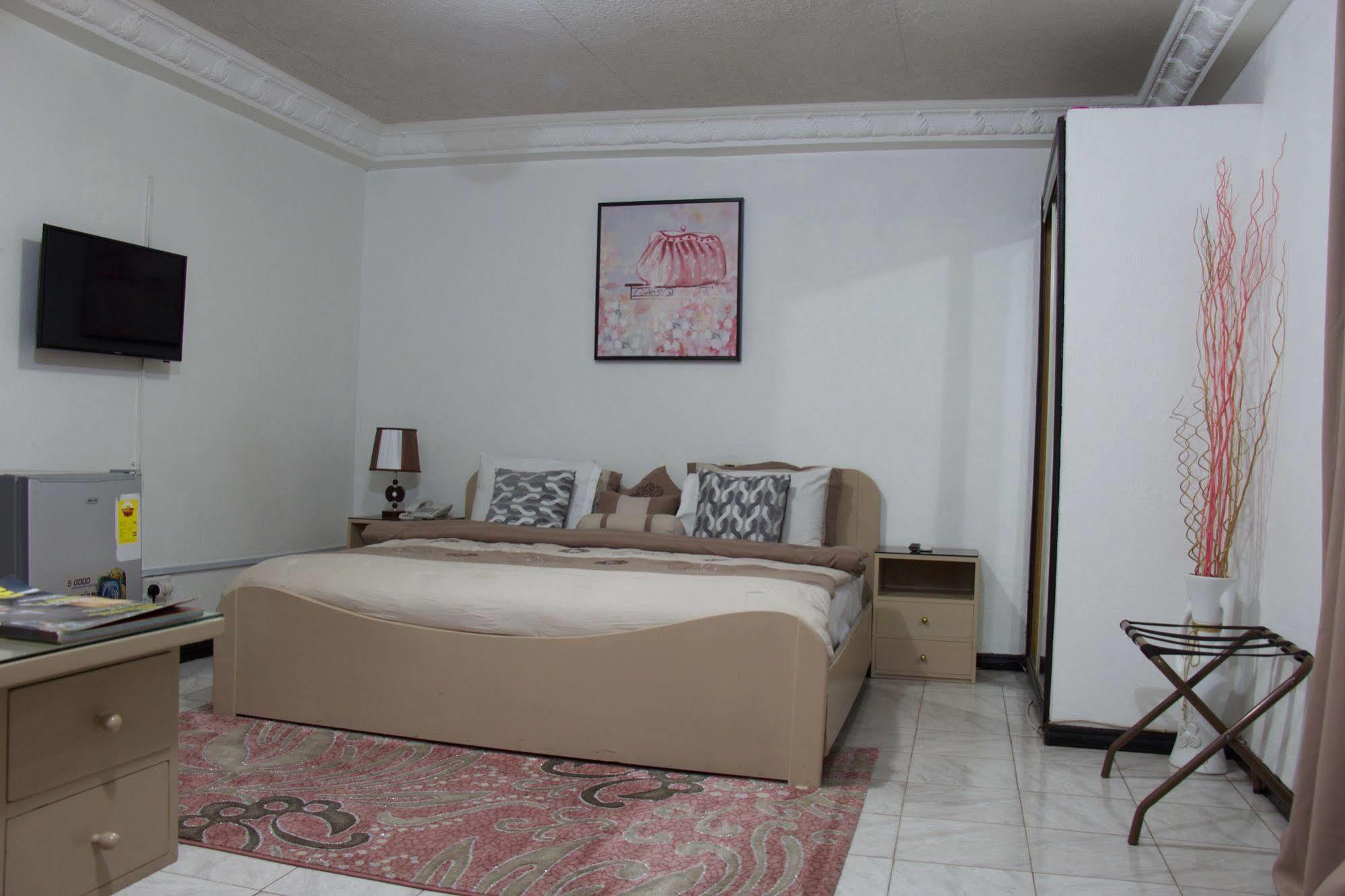 Hill View Hotel Mccarthy Hills Botianaw ภายนอก รูปภาพ